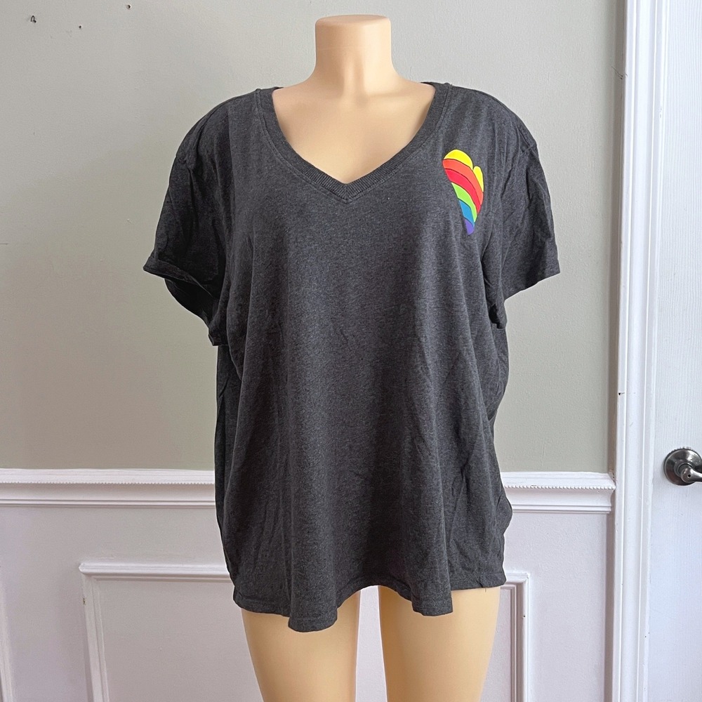 Unknown V-Neck T-Shirt Womens XL Rainbow Heart Graphic Charcoal Gray Pride Tee